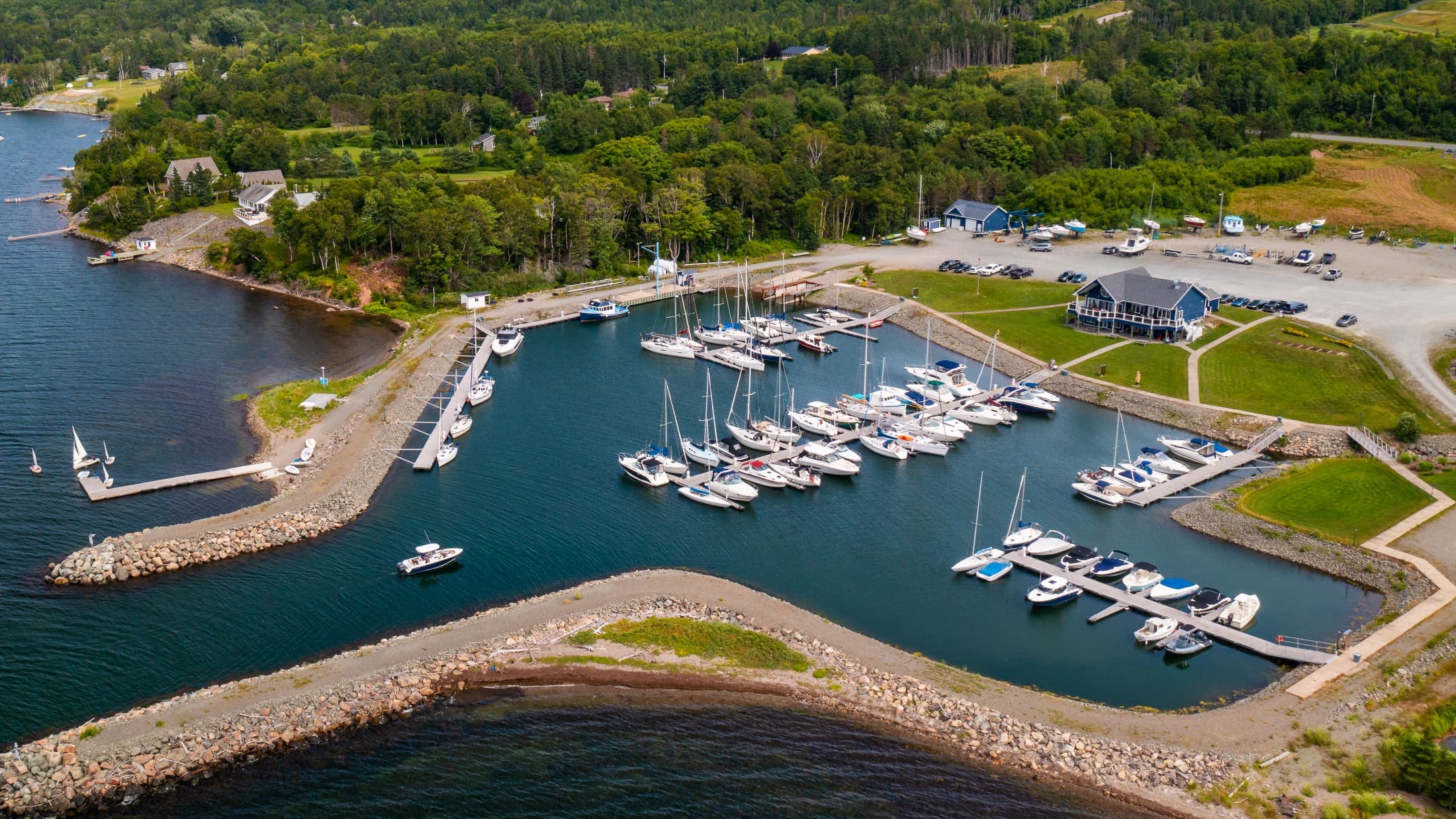 Ben Eoin Yacht Club & Marina