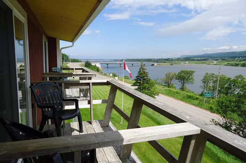 Duck Cove Inn