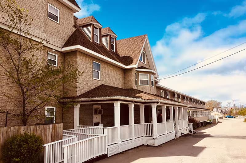 Harbourview Inn & Suites