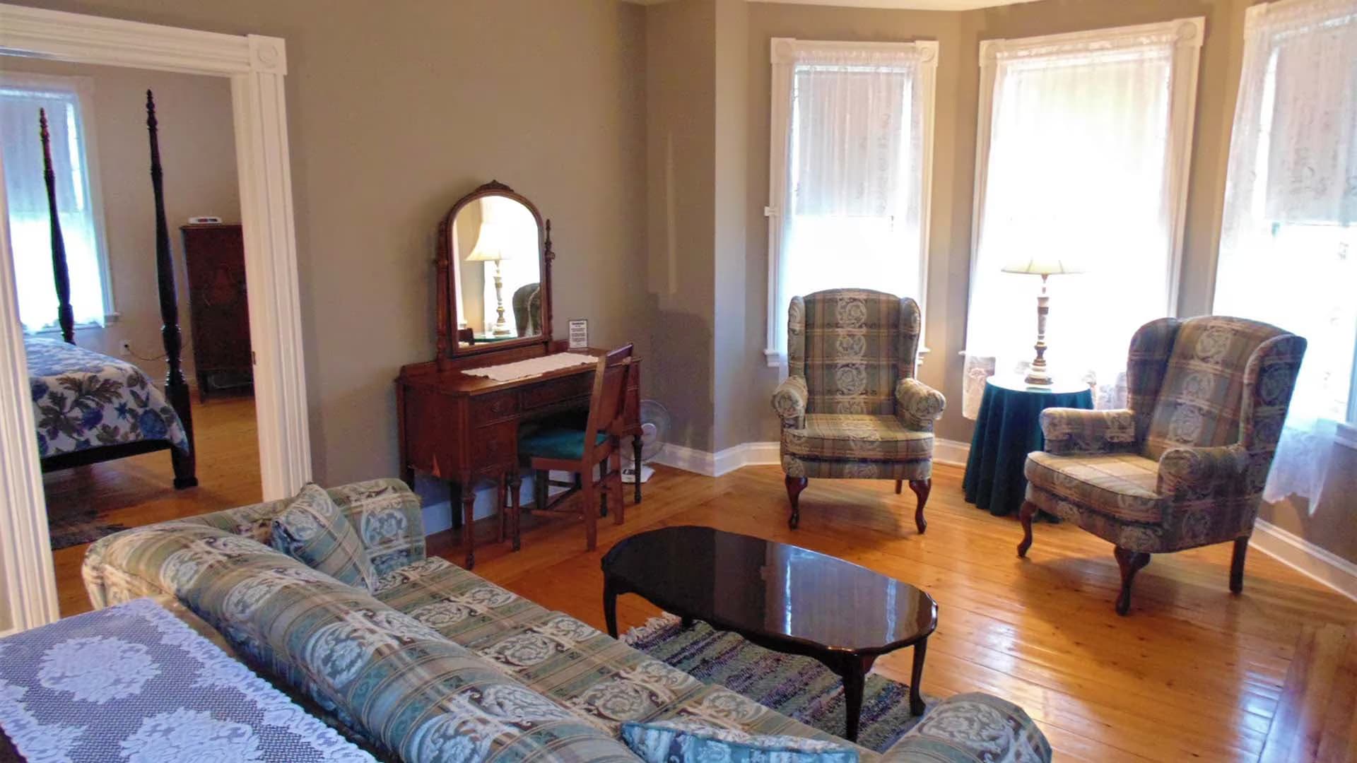 Hillcrest Hall Country Inn