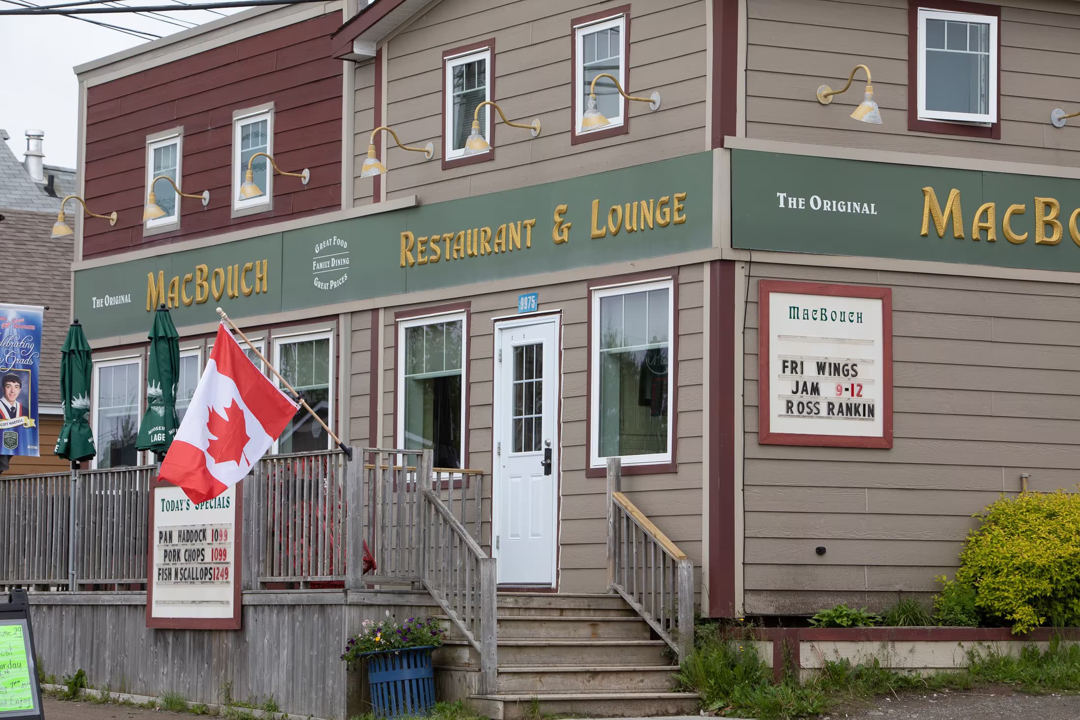 MacBouch Restaurant and Lounge